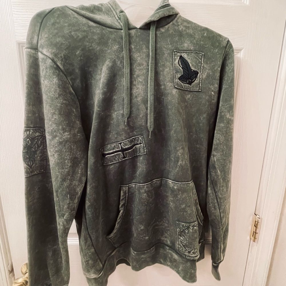 Her Universe Sweatshirt - M - Olive Green - Washed Crewneck Hoodie